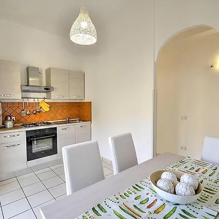 Apartment Sleeps 4 Air Con Wifi